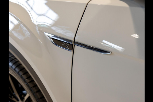 Volkswagen T-Roc 1.5 TSI R-Line Blackstyle / 150pk / Stoel en stuur verwarming / Achteruitrij camera / Keyless /