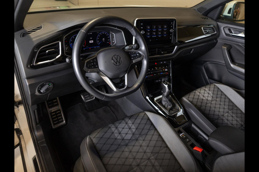 Volkswagen T-Roc 1.5 TSI R-Line Blackstyle / 150pk / Stoel en stuur verwarming / Achteruitrij camera / Keyless /