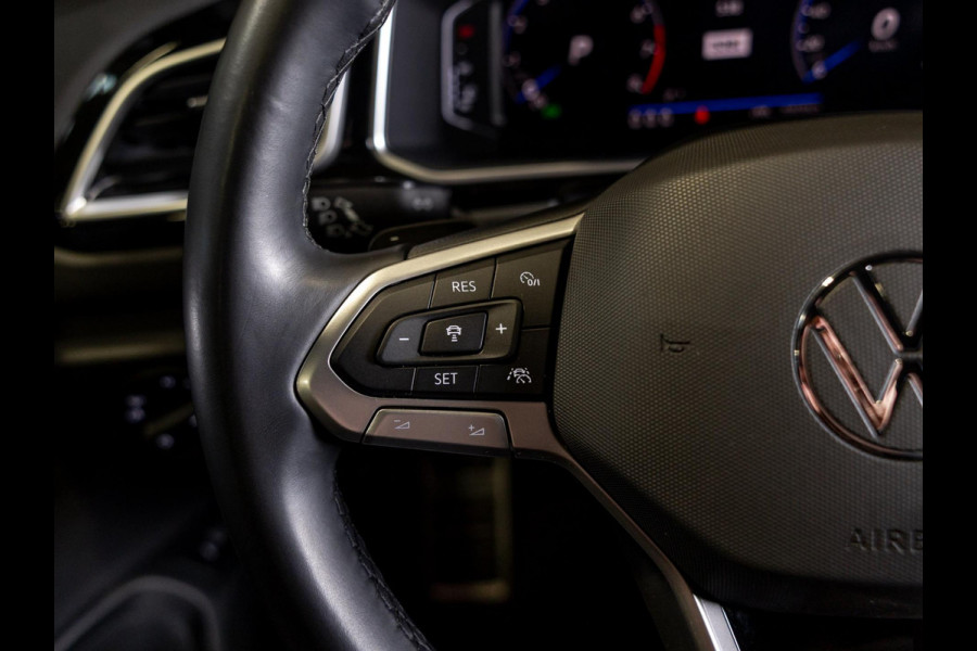 Volkswagen T-Roc 1.5 TSI R-Line Blackstyle / 150pk / Stoel en stuur verwarming / Achteruitrij camera / Keyless /