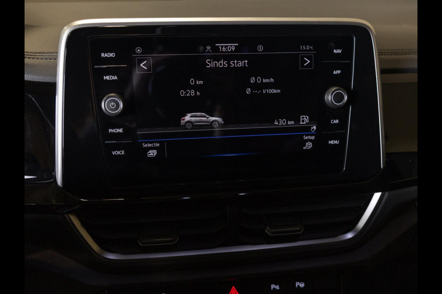 Volkswagen T-Roc 1.5 TSI R-Line Blackstyle / 150pk / Stoel en stuur verwarming / Achteruitrij camera / Keyless /