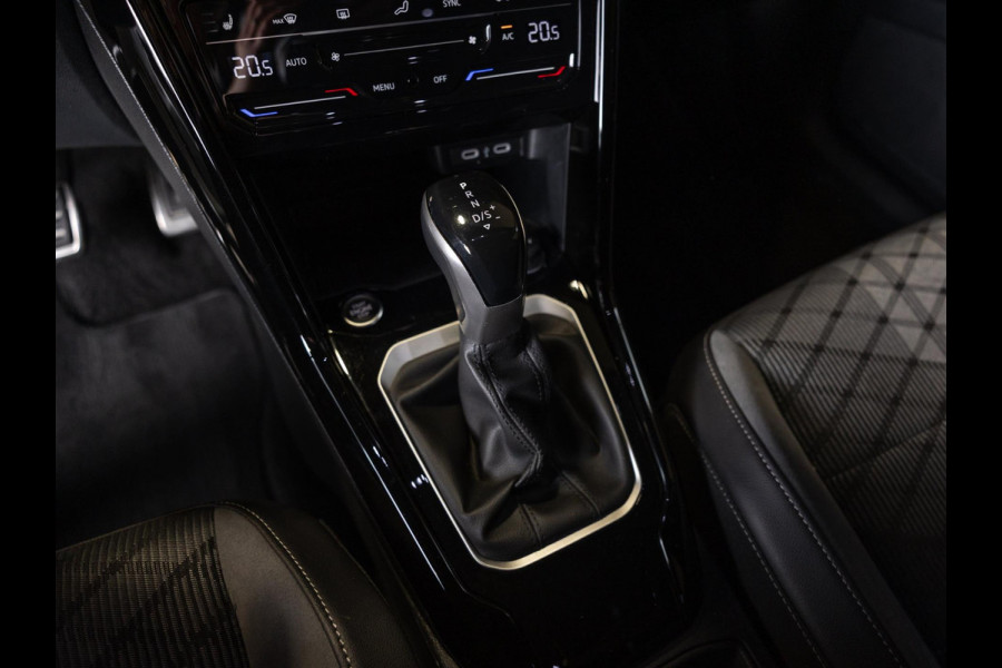 Volkswagen T-Roc 1.5 TSI R-Line Blackstyle / 150pk / Stoel en stuur verwarming / Achteruitrij camera / Keyless /