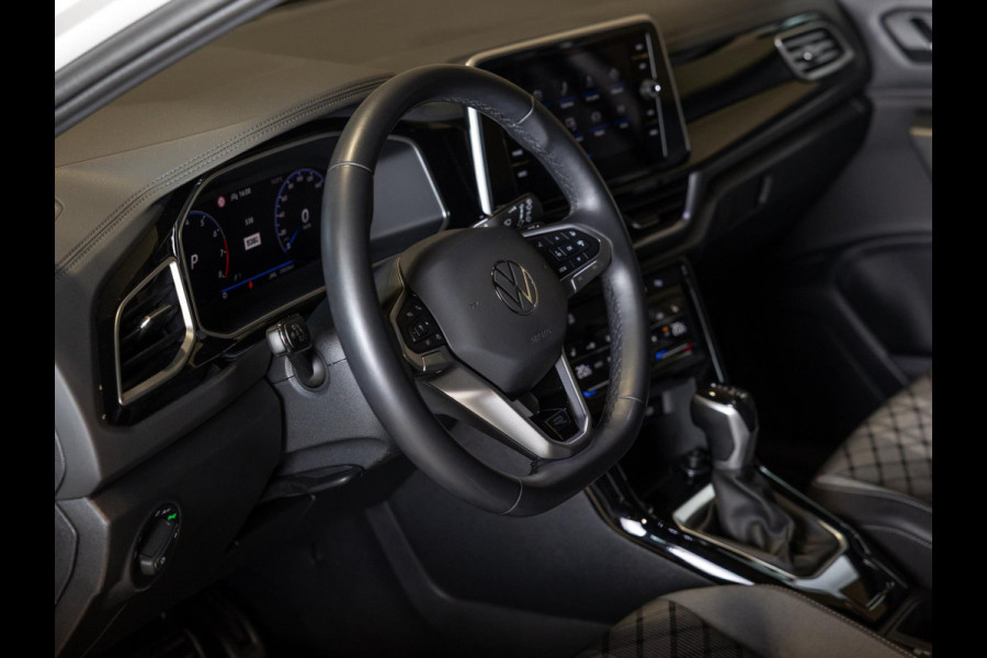 Volkswagen T-Roc 1.5 TSI R-Line Blackstyle / 150pk / Stoel en stuur verwarming / Achteruitrij camera / Keyless /