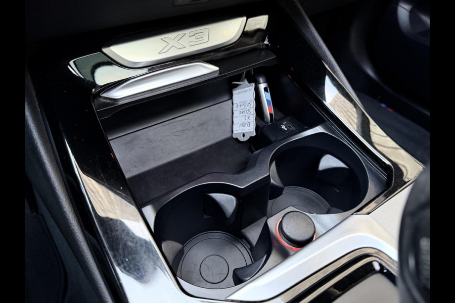 BMW X3 xDrive30i 252pk M-sport Automaat | Panoramadak | Leer | Stoelverwarming | Climate & cruise control | LED verlichting adaptief me