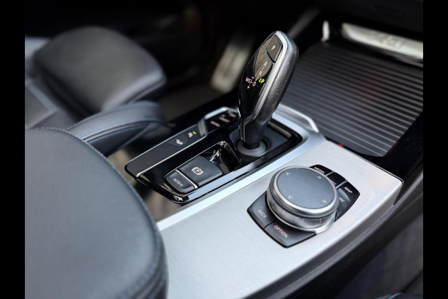 BMW X3 xDrive30i 252pk M-sport Automaat | Panoramadak | Leer | Stoelverwarming | Climate & cruise control | LED verlichting adaptief me