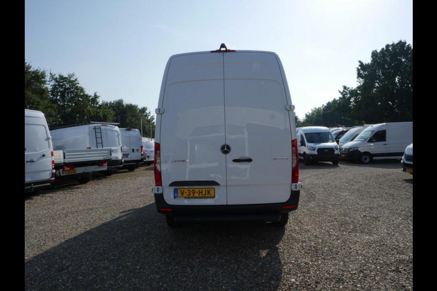 Mercedes-Benz Sprinter 317CDI 170PK L2H2 Airco Keurige staat.