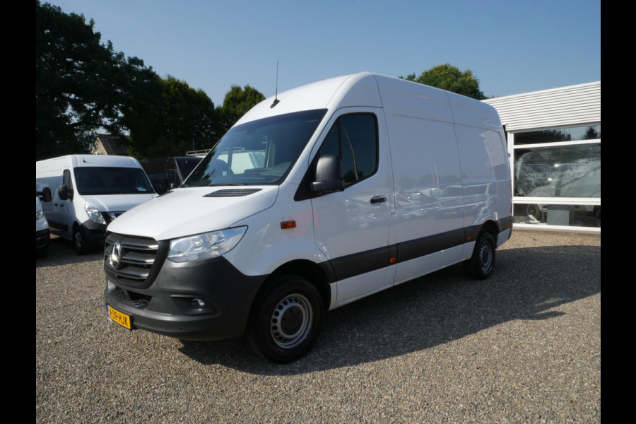 Mercedes-Benz Sprinter 317CDI 170PK L2H2 Airco Keurige staat.