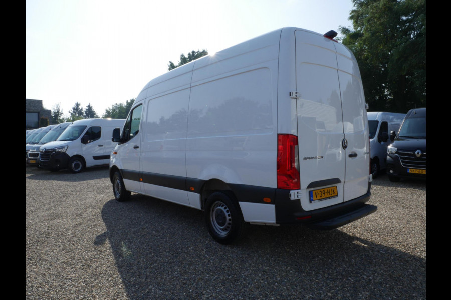 Mercedes-Benz Sprinter 317CDI 170PK L2H2 Airco Keurige staat.
