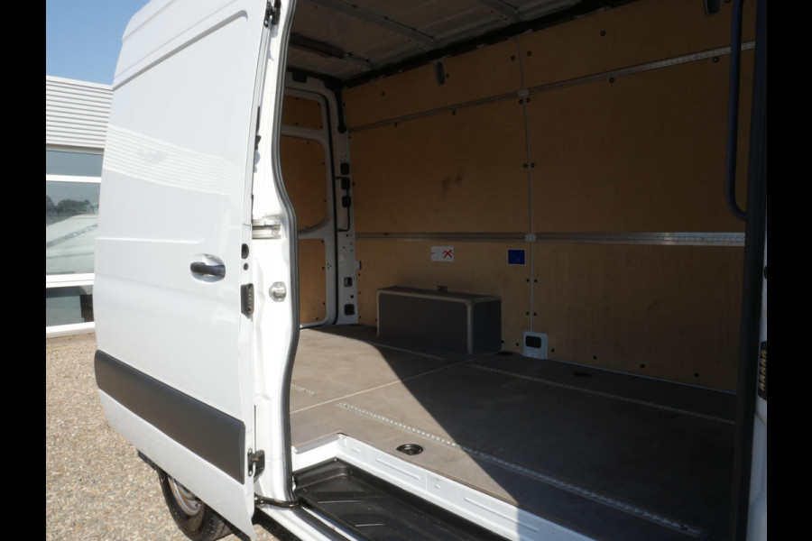 Mercedes-Benz Sprinter 317CDI 170PK L2H2 Airco Keurige staat.