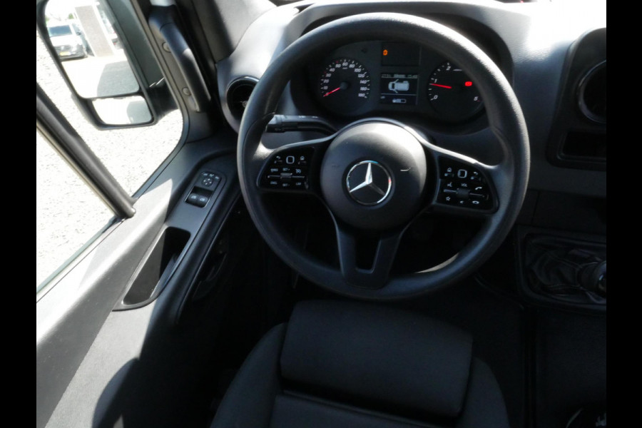 Mercedes-Benz Sprinter 317CDI 170PK L2H2 Airco Keurige staat.