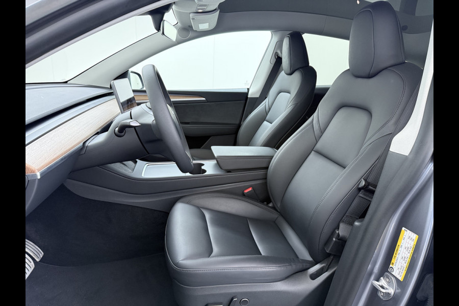 Tesla Model Y Performance 534pk 0-100 3,8 sec. Trekhaak AWD 78,1kWh Warmtepomp FSD-Comp.3 AutoPilot Carbon-Spoiler Elek.Achterklep AMD-Ryzen P Camera Navi LED ACC DAB Voorverwarmen interieur en Keyless via App One-Pedal-Drive Garantie op Accu 03-02-2031 maz. 192.000km max. 250Kw laadvermogen !