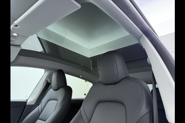 Tesla Model Y Performance 534pk 0-100 3,8 sec. Trekhaak AWD 78,1kWh Warmtepomp FSD-Comp.3 AutoPilot Carbon-Spoiler Elek.Achterklep AMD-Ryzen P Camera Navi LED ACC DAB Voorverwarmen interieur en Keyless via App One-Pedal-Drive Garantie op Accu 03-02-2031 maz. 192.000km max. 250Kw laadvermogen !
