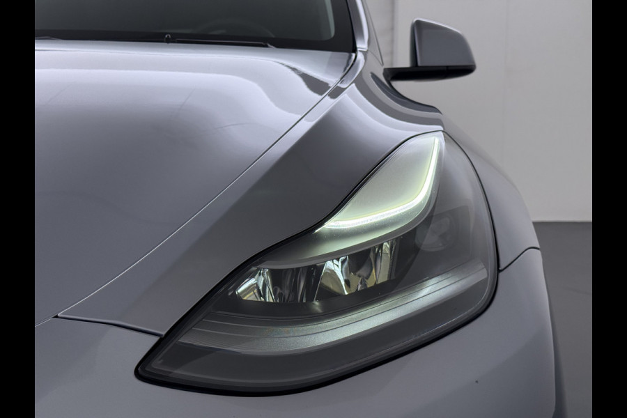 Tesla Model Y Performance 534pk 0-100 3,8 sec. Trekhaak AWD 78,1kWh Warmtepomp FSD-Comp.3 AutoPilot Carbon-Spoiler Elek.Achterklep AMD-Ryzen P Camera Navi LED ACC DAB Voorverwarmen interieur en Keyless via App One-Pedal-Drive Garantie op Accu 03-02-2031 maz. 192.000km max. 250Kw laadvermogen !