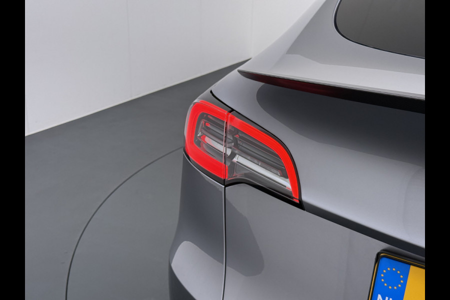 Tesla Model Y Performance 534pk 0-100 3,8 sec. Trekhaak AWD 78,1kWh Warmtepomp FSD-Comp.3 AutoPilot Carbon-Spoiler Elek.Achterklep AMD-Ryzen P Camera Navi LED ACC DAB Voorverwarmen interieur en Keyless via App One-Pedal-Drive Garantie op Accu 03-02-2031 maz. 192.000km max. 250Kw laadvermogen !