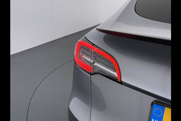 Tesla Model Y Performance 534pk 0-100 3,8 sec. Trekhaak AWD 78,1kWh Warmtepomp FSD-Comp.3 AutoPilot Carbon-Spoiler Elek.Achterklep AMD-Ryzen P Camera Navi LED ACC DAB Voorverwarmen interieur en Keyless via App One-Pedal-Drive Garantie op Accu 03-02-2031 maz. 192.000km max. 250Kw laadvermogen !