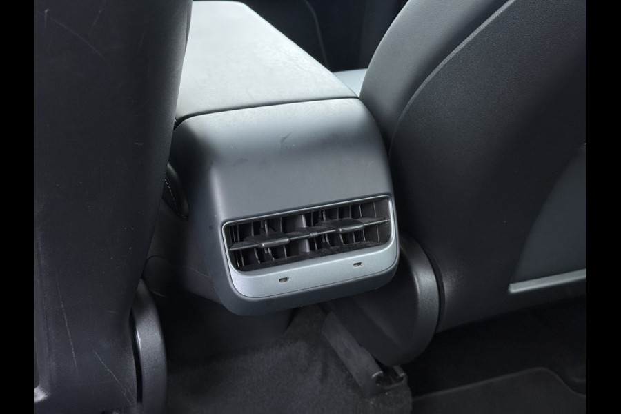 Tesla Model Y Performance 534pk 0-100 3,8 sec. Trekhaak AWD 78,1kWh Warmtepomp FSD-Comp.3 AutoPilot Carbon-Spoiler Elek.Achterklep AMD-Ryzen P Camera Navi LED ACC DAB Voorverwarmen interieur en Keyless via App One-Pedal-Drive Garantie op Accu 03-02-2031 maz. 192.000km max. 250Kw laadvermogen !