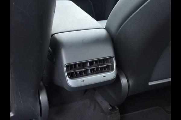 Tesla Model Y Performance 534pk 0-100 3,8 sec. Trekhaak AWD 78,1kWh Warmtepomp FSD-Comp.3 AutoPilot Carbon-Spoiler Elek.Achterklep AMD-Ryzen P Camera Navi LED ACC DAB Voorverwarmen interieur en Keyless via App One-Pedal-Drive Garantie op Accu 03-02-2031 maz. 192.000km max. 250Kw laadvermogen !