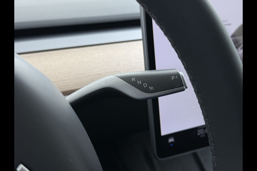 Tesla Model Y Performance 534pk 0-100 3,8 sec. Trekhaak AWD 78,1kWh Warmtepomp FSD-Comp.3 AutoPilot Carbon-Spoiler Elek.Achterklep AMD-Ryzen P Camera Navi LED ACC DAB Voorverwarmen interieur en Keyless via App One-Pedal-Drive Garantie op Accu 03-02-2031 maz. 192.000km max. 250Kw laadvermogen !