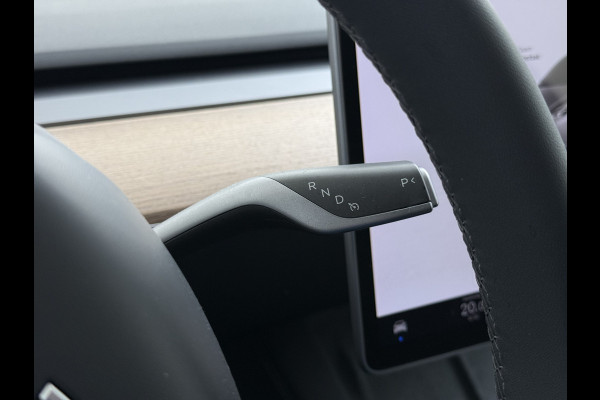 Tesla Model Y Performance 534pk 0-100 3,8 sec. Trekhaak AWD 78,1kWh Warmtepomp FSD-Comp.3 AutoPilot Carbon-Spoiler Elek.Achterklep AMD-Ryzen P Camera Navi LED ACC DAB Voorverwarmen interieur en Keyless via App One-Pedal-Drive Garantie op Accu 03-02-2031 maz. 192.000km max. 250Kw laadvermogen !