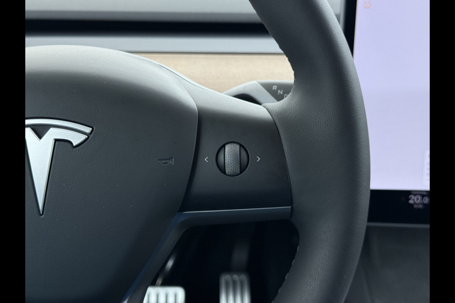 Tesla Model Y Performance 534pk 0-100 3,8 sec. Trekhaak AWD 78,1kWh Warmtepomp FSD-Comp.3 AutoPilot Carbon-Spoiler Elek.Achterklep AMD-Ryzen P Camera Navi LED ACC DAB Voorverwarmen interieur en Keyless via App One-Pedal-Drive Garantie op Accu 03-02-2031 maz. 192.000km max. 250Kw laadvermogen !