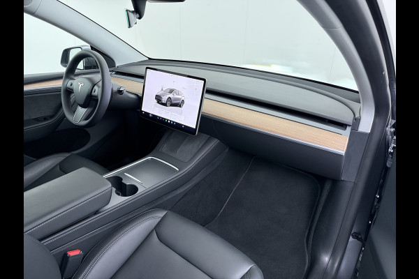 Tesla Model Y Performance 534pk 0-100 3,8 sec. Trekhaak AWD 78,1kWh Warmtepomp FSD-Comp.3 AutoPilot Carbon-Spoiler Elek.Achterklep AMD-Ryzen P Camera Navi LED ACC DAB Voorverwarmen interieur en Keyless via App One-Pedal-Drive Garantie op Accu 03-02-2031 maz. 192.000km max. 250Kw laadvermogen !