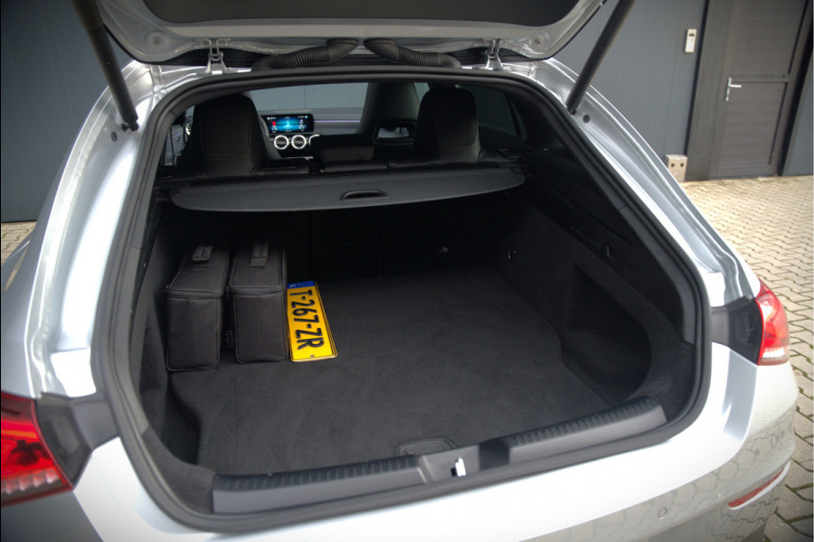 Mercedes-Benz CLA-Klasse Shooting Brake 250 e Edition | AMG Line | Panoramadak | Stoelverwarming | Camera | Keyless | Ambiance Verlichting | Cruise Control | Multibeam LED | BTW |