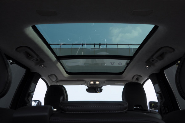 Volvo XC90 T8 455PK Recharge AWD Ultra Dark Long range / Luchtvering / Bowers & Wilkins/ Polestar Tuning / HEICO verlaging / Trekhaak / Head-up display / Stoelverwarming en ventilatie / Massagestoelen / Memory seats / Adaptive cruise control / 360 Camera /