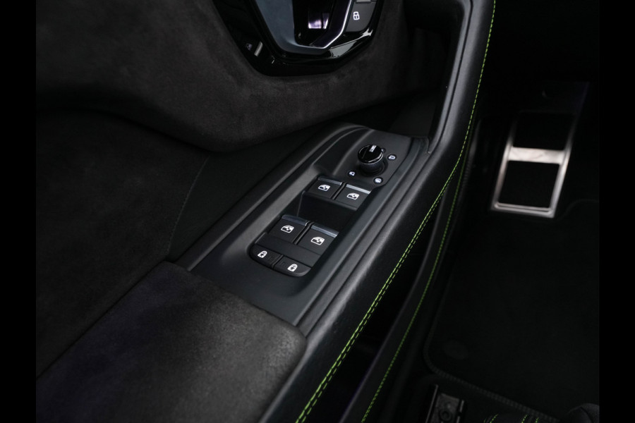 Lamborghini Urus 4.0 V8 Pearl Capsule (INCL-BTW) *CERAMIC-BRAKES | PANO | HEAD-UP | SOFT-CLOSE | LEATHER-ALCANTARA | FULL-LED | NIGHT-VISION | BANG&OLUFSEN | MEMORY-PACK | HEATED-SPORTSEATS | TOP-VIEW | ADAPTIVE-CRUISE | ...