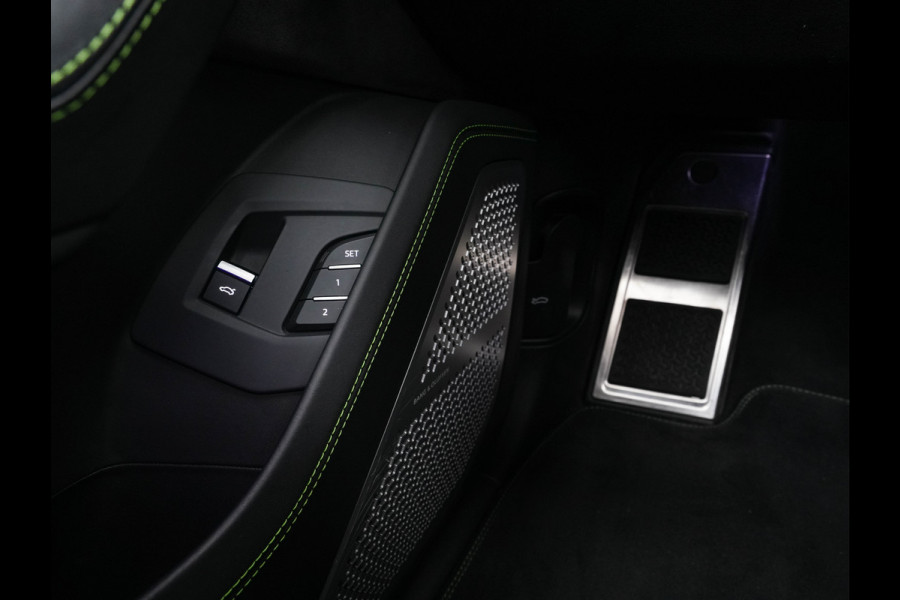 Lamborghini Urus 4.0 V8 Pearl Capsule (INCL-BTW) *CERAMIC-BRAKES | PANO | HEAD-UP | SOFT-CLOSE | LEATHER-ALCANTARA | FULL-LED | NIGHT-VISION | BANG&OLUFSEN | MEMORY-PACK | HEATED-SPORTSEATS | TOP-VIEW | ADAPTIVE-CRUISE | ...