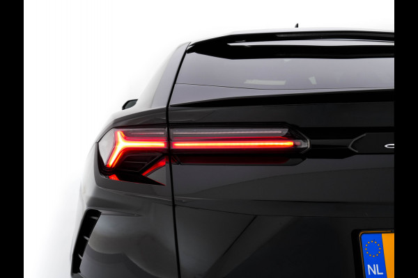 Lamborghini Urus 4.0 V8 Pearl Capsule (INCL-BTW) *CERAMIC-BRAKES | PANO | HEAD-UP | SOFT-CLOSE | LEATHER-ALCANTARA | FULL-LED | NIGHT-VISION | BANG&OLUFSEN | MEMORY-PACK | HEATED-SPORTSEATS | TOP-VIEW | ADAPTIVE-CRUISE | ...