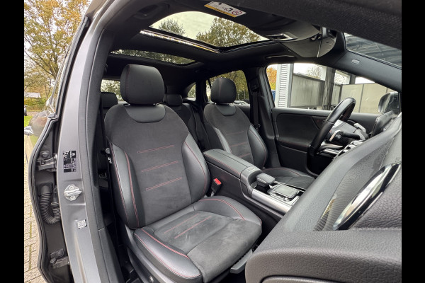 Mercedes-Benz GLA 180 Business Solution AMG Automaat/Panoramadak/LED/Keyless/Widescreen