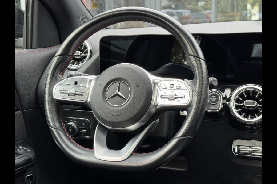 Mercedes-Benz GLA 180 Business Solution AMG Automaat/Panoramadak/LED/Keyless/Widescreen