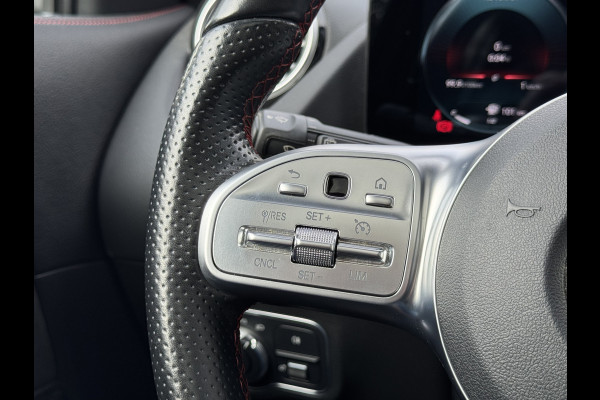 Mercedes-Benz GLA 180 Business Solution AMG Automaat/Panoramadak/LED/Keyless/Widescreen
