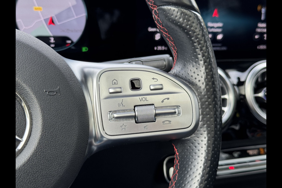 Mercedes-Benz GLA 180 Business Solution AMG Automaat/Panoramadak/LED/Keyless/Widescreen