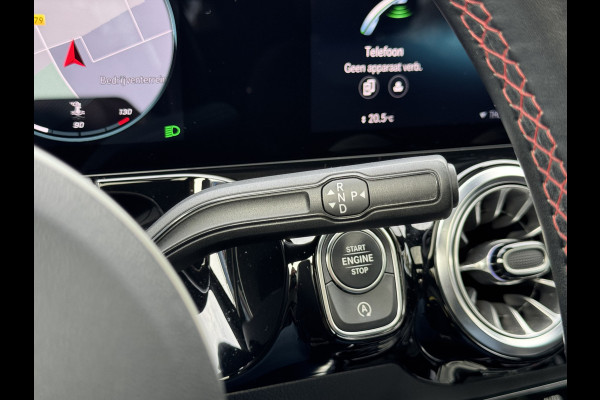 Mercedes-Benz GLA 180 Business Solution AMG Automaat/Panoramadak/LED/Keyless/Widescreen