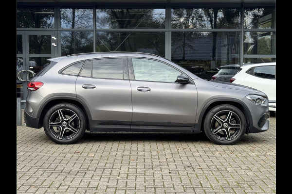 Mercedes-Benz GLA 180 Business Solution AMG Automaat/Panoramadak/LED/Keyless/Widescreen
