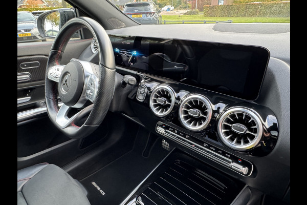 Mercedes-Benz GLA 180 Business Solution AMG Automaat/Panoramadak/LED/Keyless/Widescreen