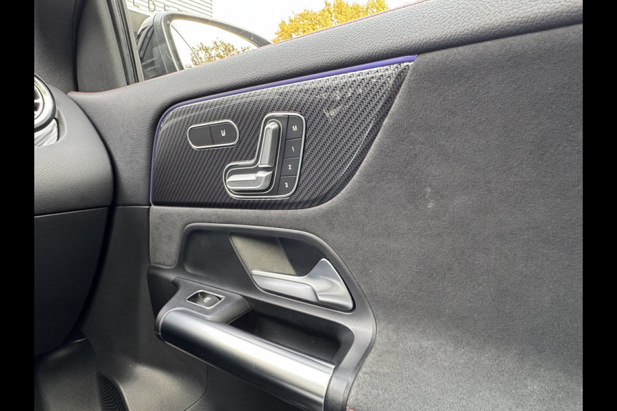 Mercedes-Benz GLA 180 Business Solution AMG Automaat/Panoramadak/LED/Keyless/Widescreen