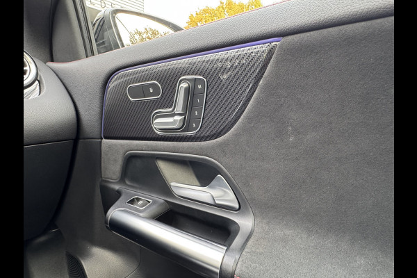 Mercedes-Benz GLA 180 Business Solution AMG Automaat/Panoramadak/LED/Keyless/Widescreen