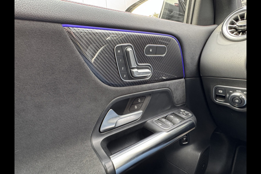 Mercedes-Benz GLA 180 Business Solution AMG Automaat/Panoramadak/LED/Keyless/Widescreen