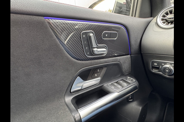 Mercedes-Benz GLA 180 Business Solution AMG Automaat/Panoramadak/LED/Keyless/Widescreen