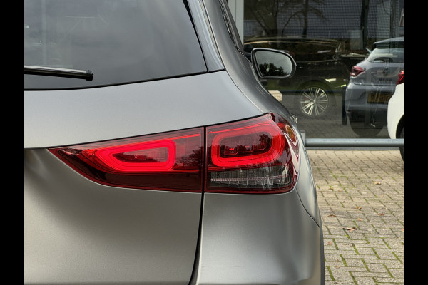 Mercedes-Benz GLA 180 Business Solution AMG Automaat/Panoramadak/LED/Keyless/Widescreen