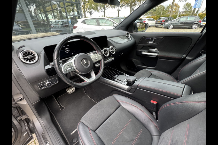 Mercedes-Benz GLA 180 Business Solution AMG Automaat/Panoramadak/LED/Keyless/Widescreen