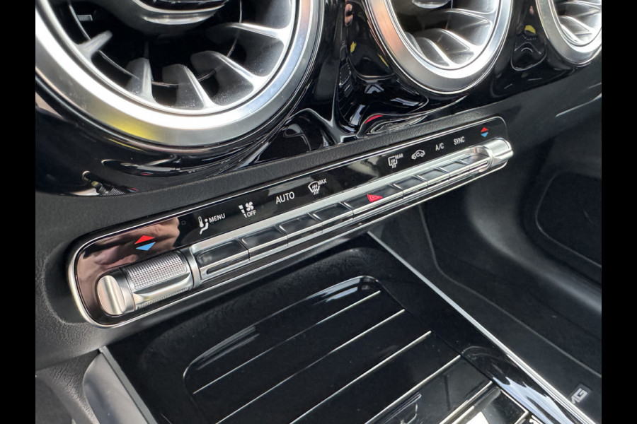 Mercedes-Benz GLA 180 Business Solution AMG Automaat/Panoramadak/LED/Keyless/Widescreen