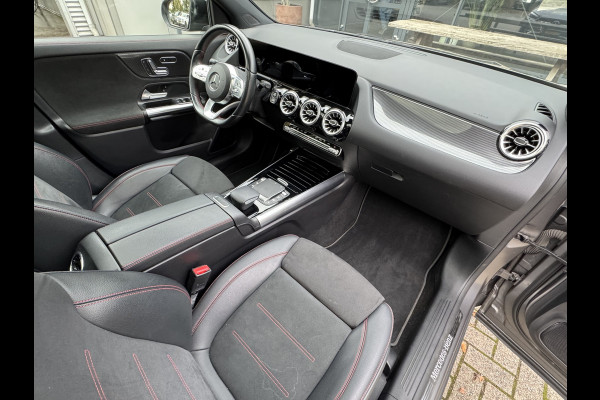 Mercedes-Benz GLA 180 Business Solution AMG Automaat/Panoramadak/LED/Keyless/Widescreen
