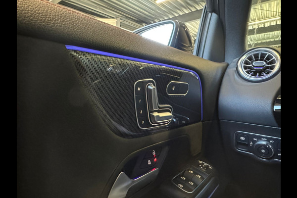 Mercedes-Benz GLA 180 Business Solution AMG Automaat/Panoramadak/LED/Keyless/Widescreen