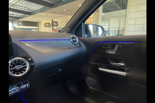 Mercedes-Benz GLA 180 Business Solution AMG Automaat/Panoramadak/LED/Keyless/Widescreen