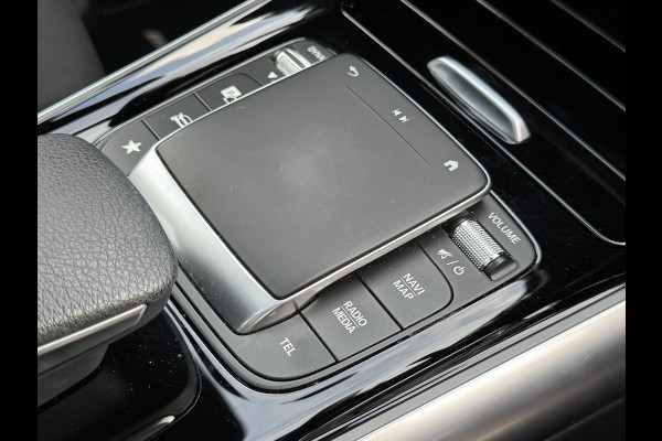 Mercedes-Benz GLA 180 Business Solution AMG Automaat/Panoramadak/LED/Keyless/Widescreen
