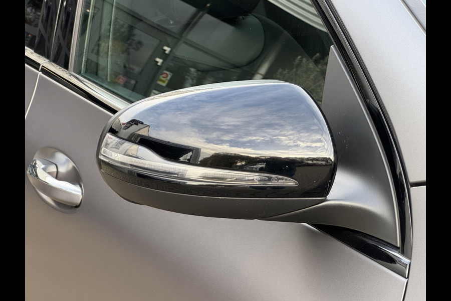 Mercedes-Benz GLA 180 Business Solution AMG Automaat/Panoramadak/LED/Keyless/Widescreen