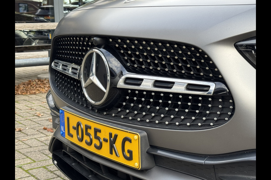 Mercedes-Benz GLA 180 Business Solution AMG Automaat/Panoramadak/LED/Keyless/Widescreen
