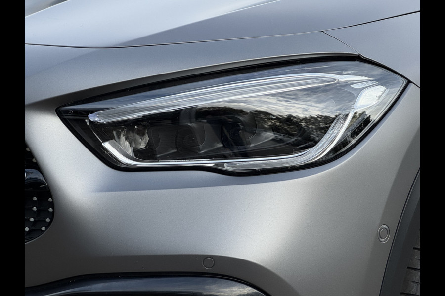 Mercedes-Benz GLA 180 Business Solution AMG Automaat/Panoramadak/LED/Keyless/Widescreen